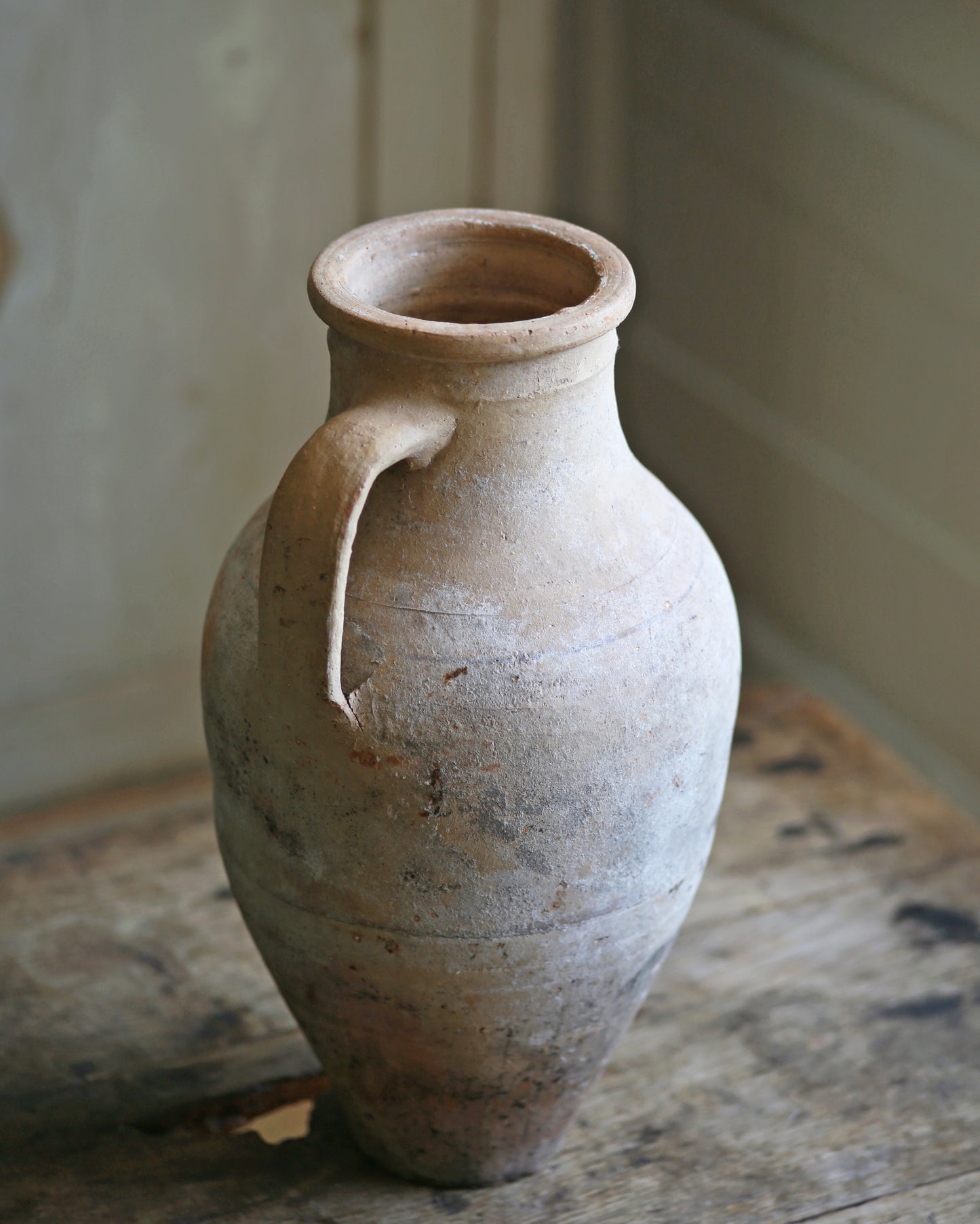 MANDAS ANTIQUE AMPHORA