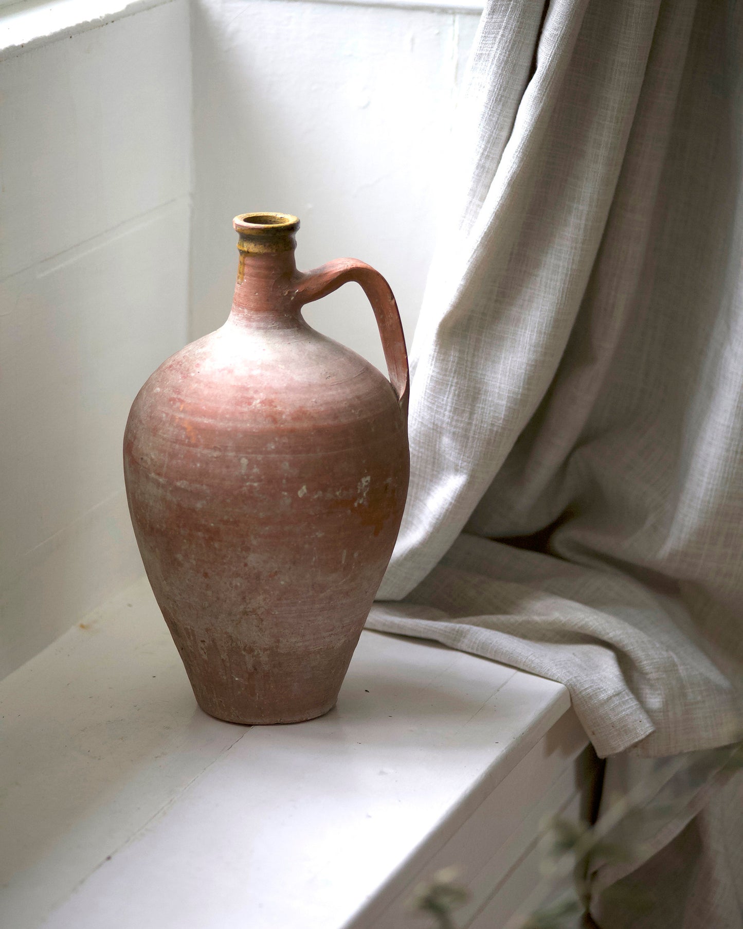 KIVI BOTTLE NECK PITCHER