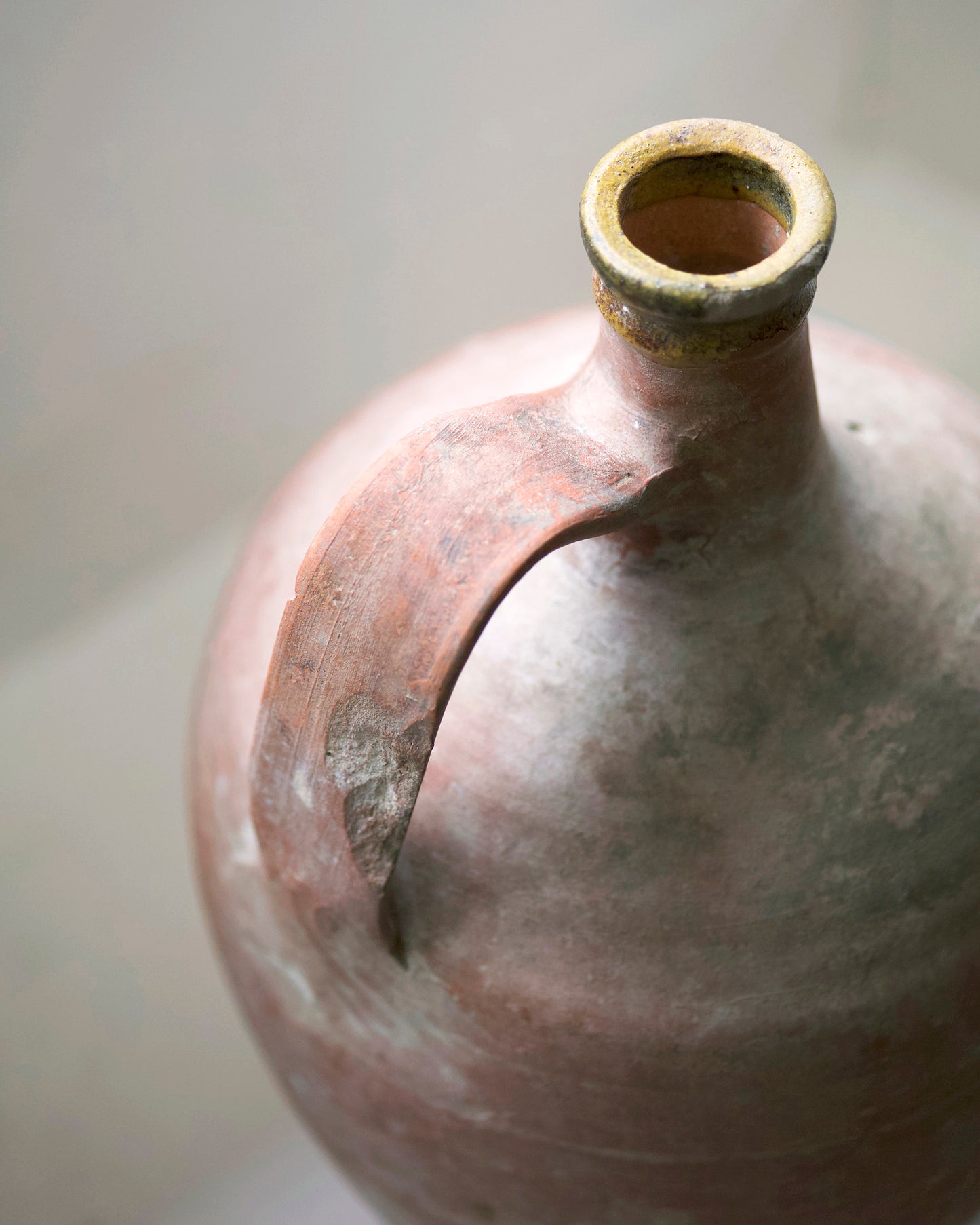 KIVI BOTTLE NECK PITCHER