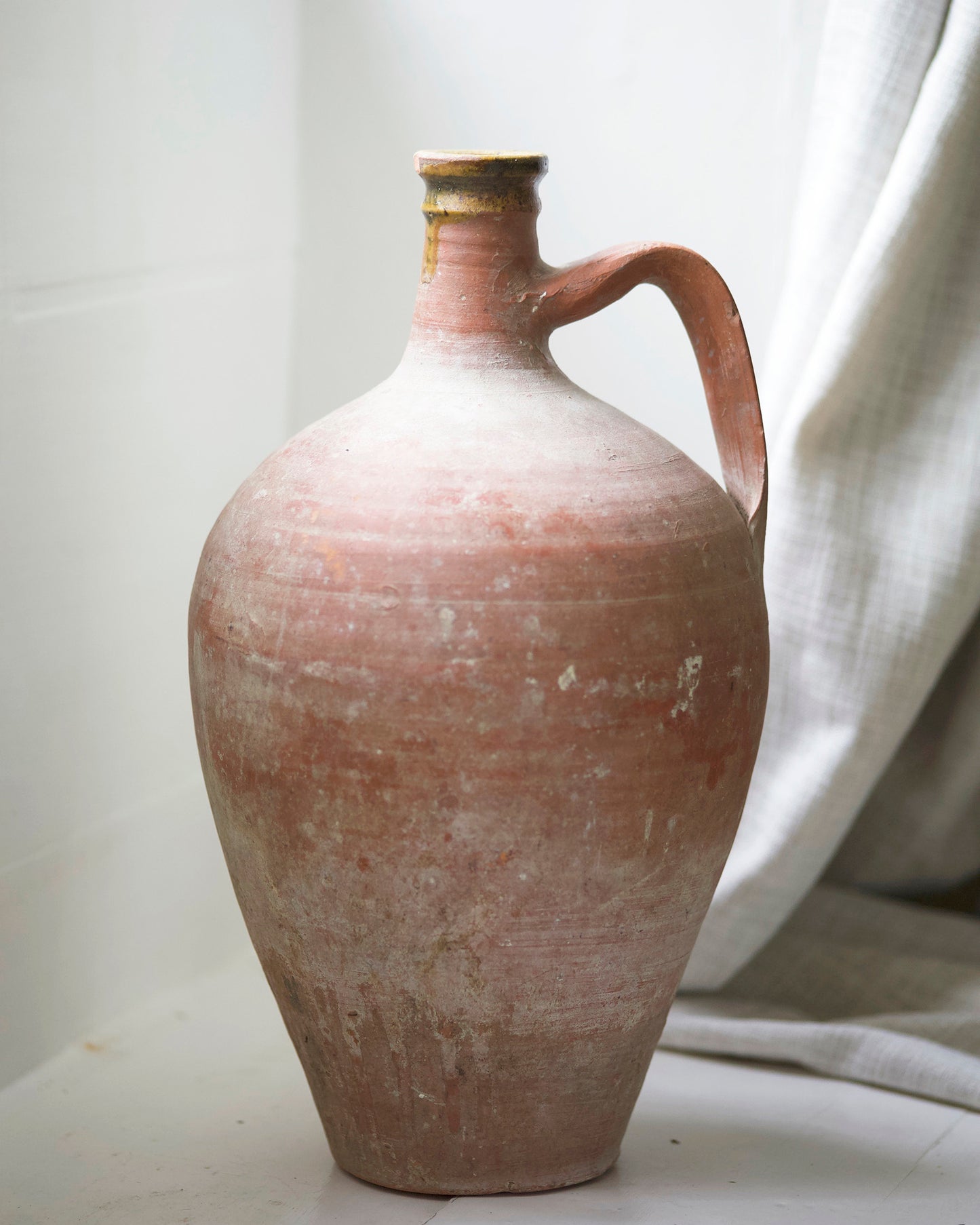 KIVI BOTTLE NECK PITCHER