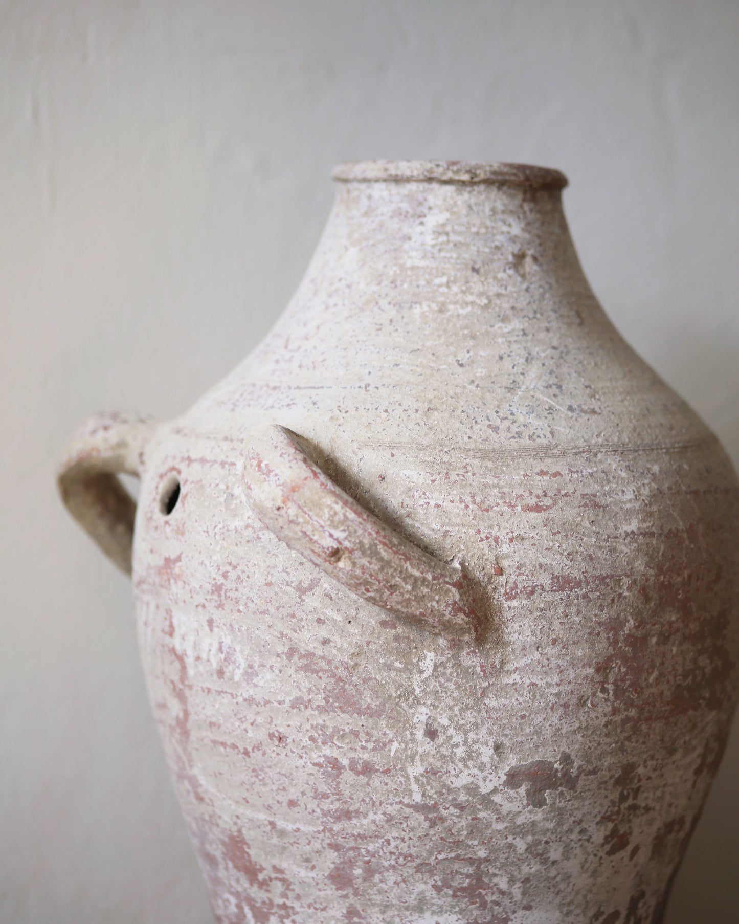 ROCCO WHITEWASH AMPHORA