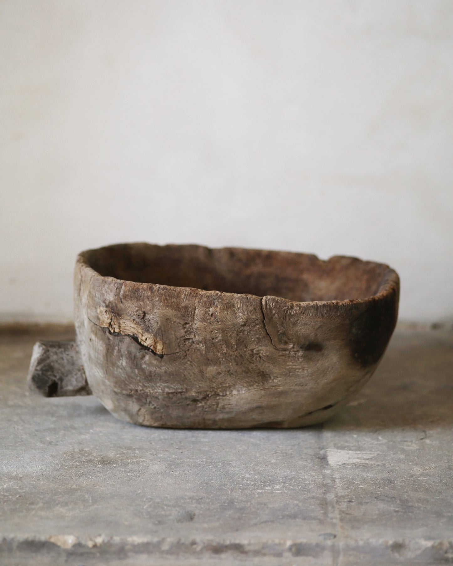 LIOS CARVED WOODEN BOWL