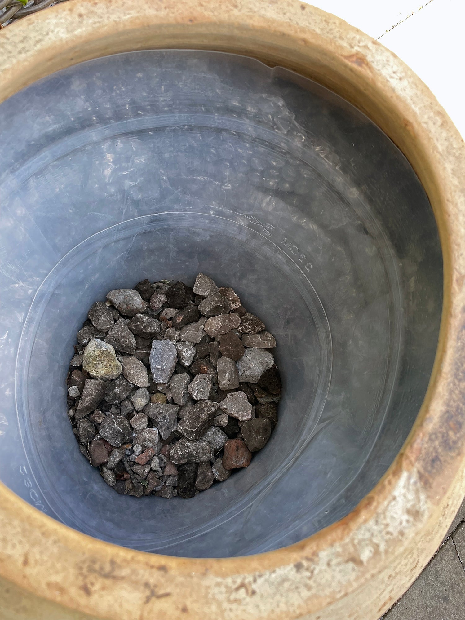 Guide to planting tree in Antique terracotta pot - visual pot liner + stone drainage