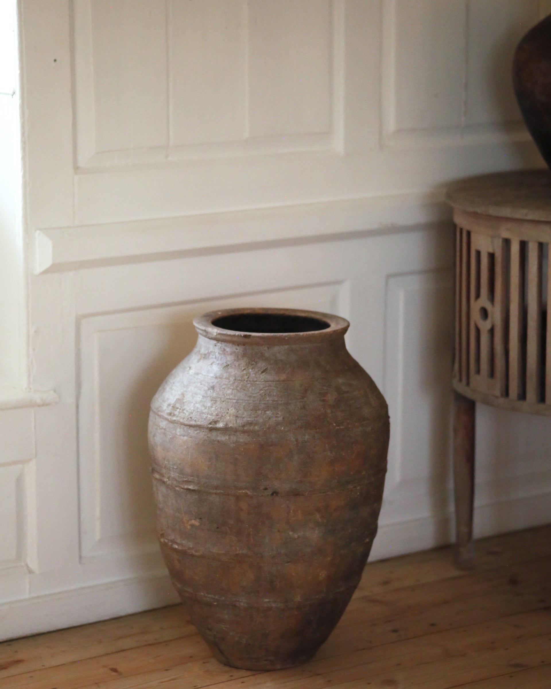 Indoor floor standing terracotta olive pot