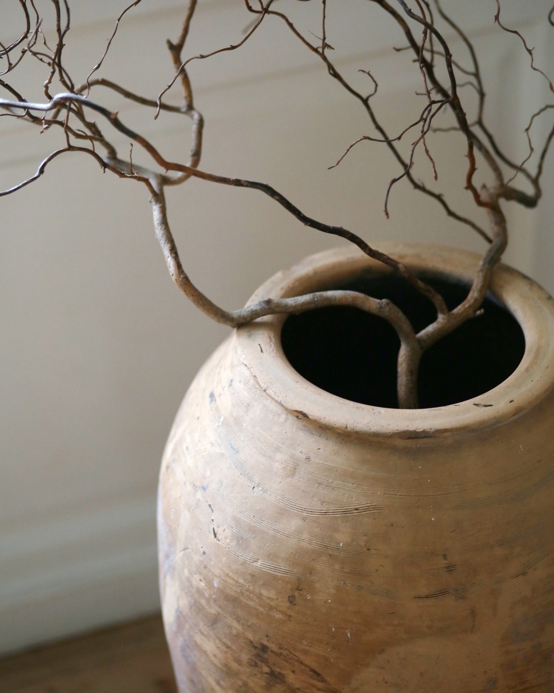Styling antique terracotta olive pot
