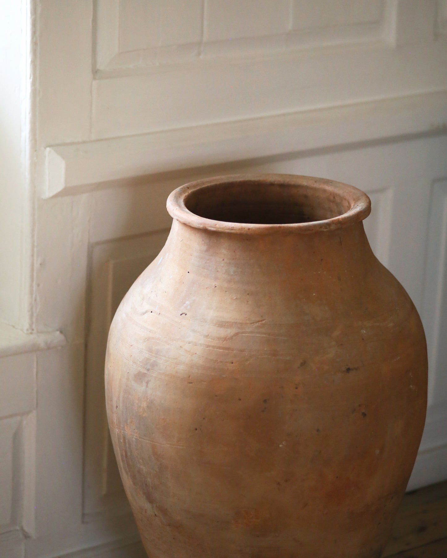 Simple plain terracotta floor standing pot