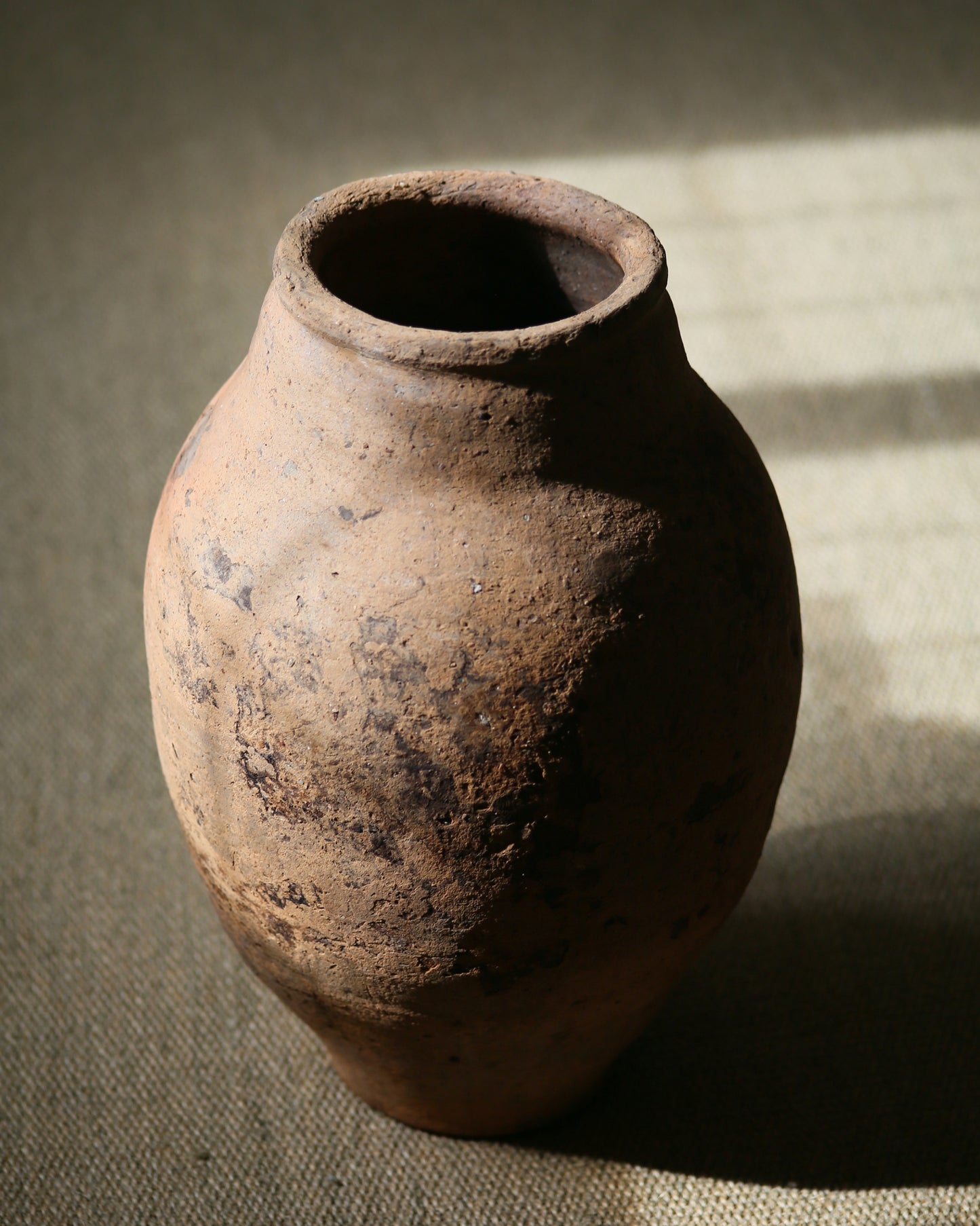 AMINA RUSTIC OLIVE POT