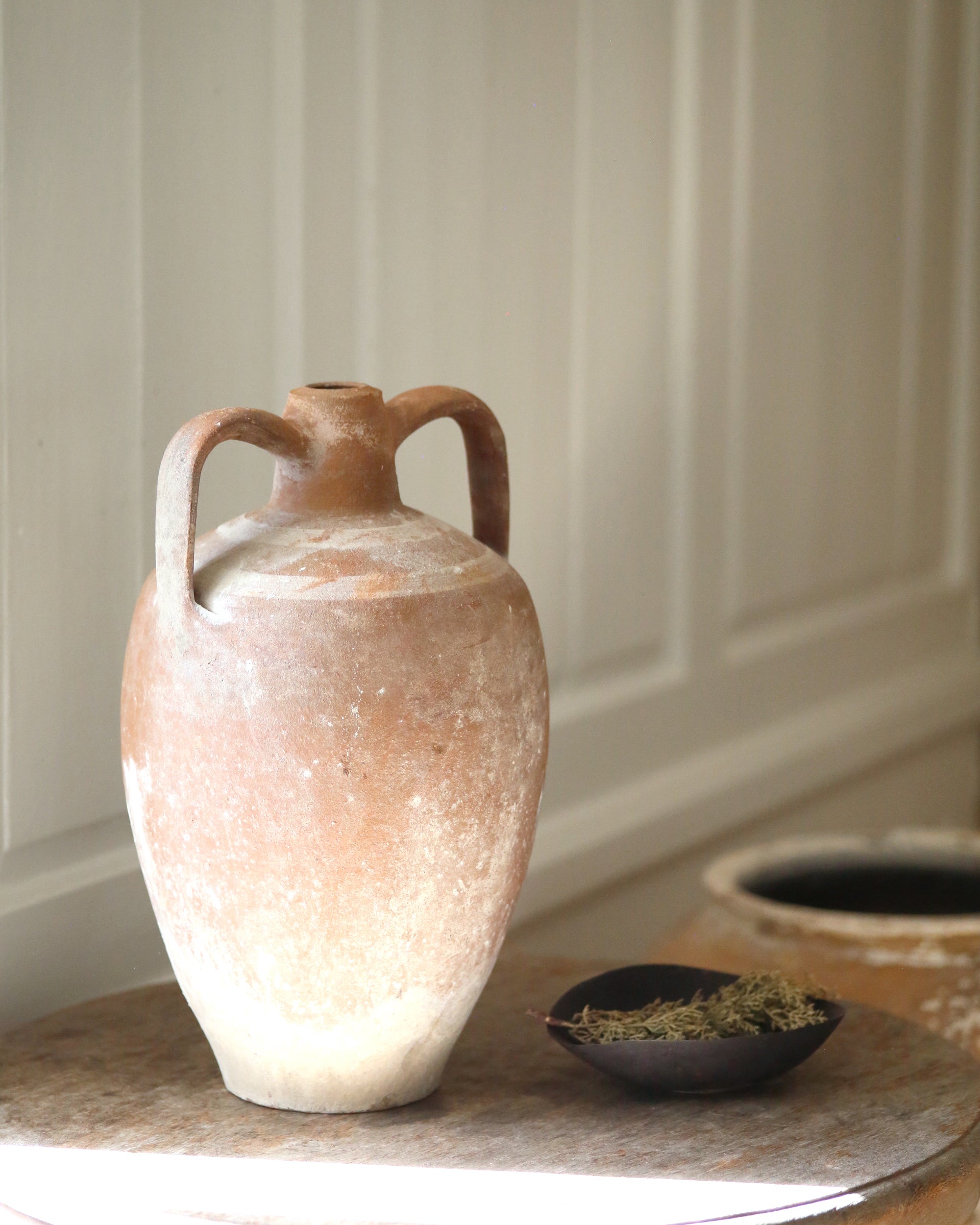 Statement terracotta pot with handles
