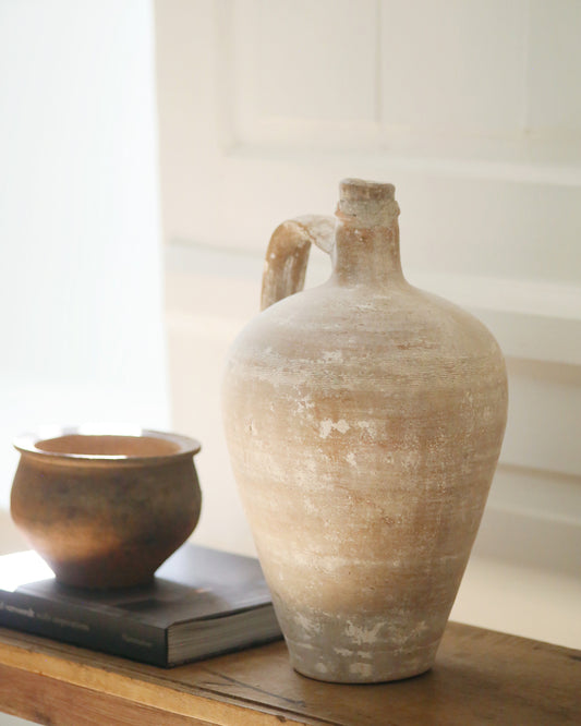 Whitewash bottle neck pot 