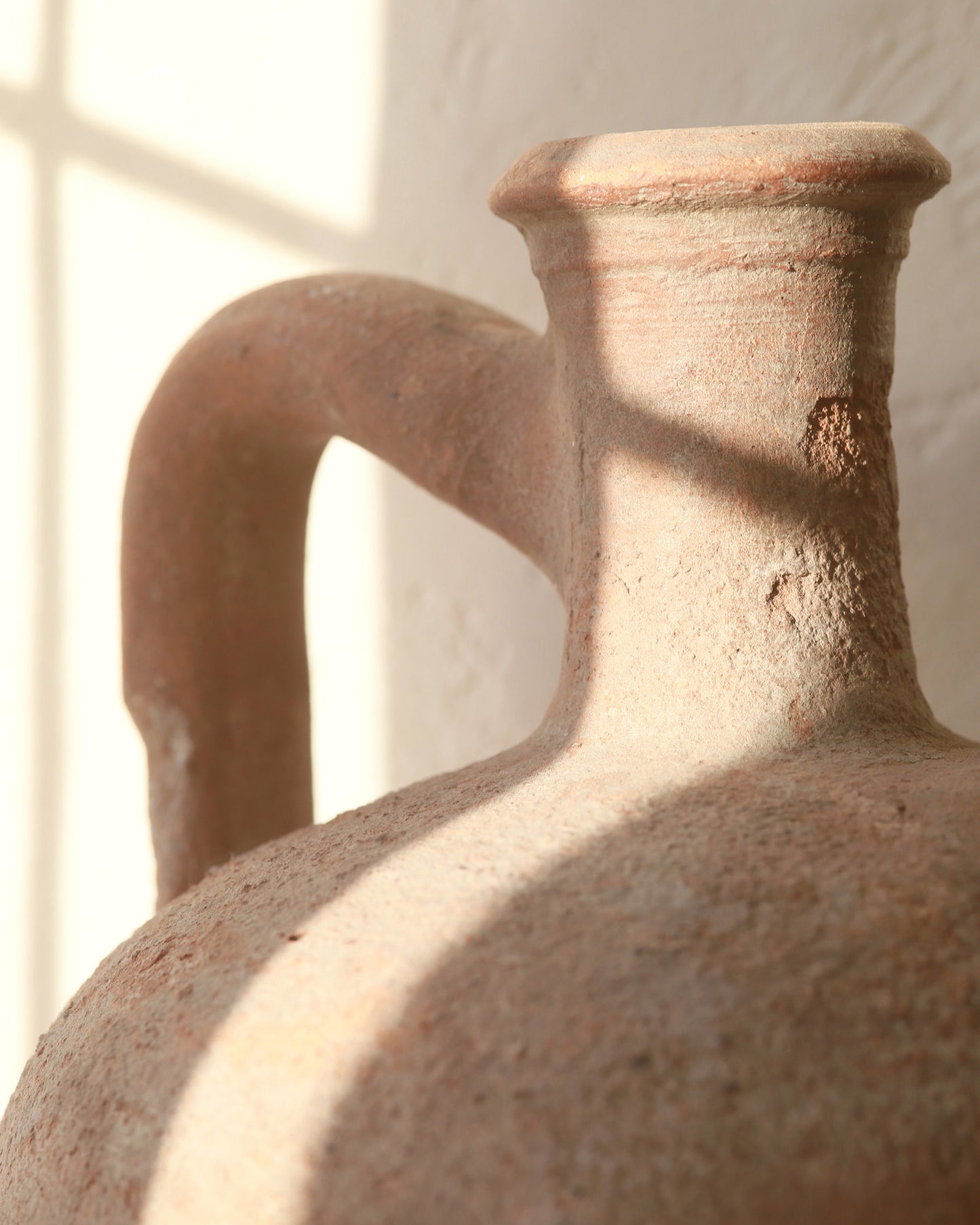 AMASYA BOTTLE NECK PITCHER