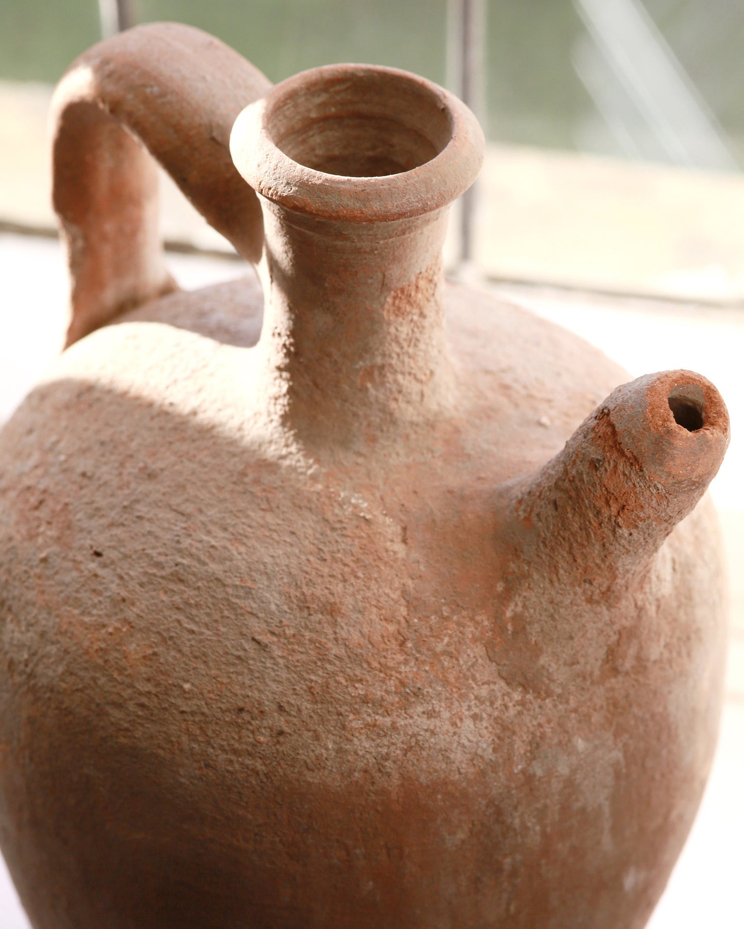 AMASYA BOTTLE NECK PITCHER