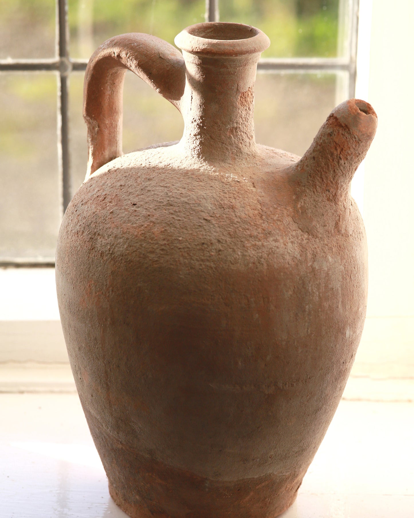 AMASYA BOTTLE NECK PITCHER