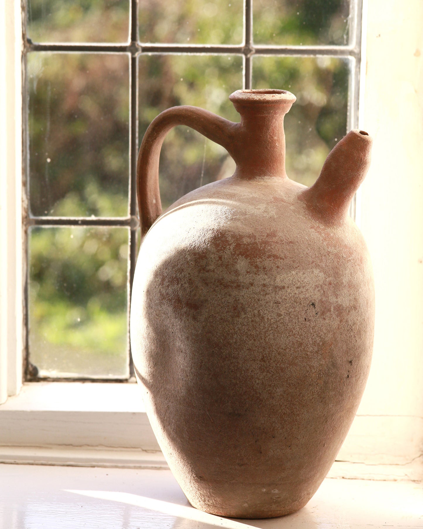 VERIA BOTTLE NECK PITCHER