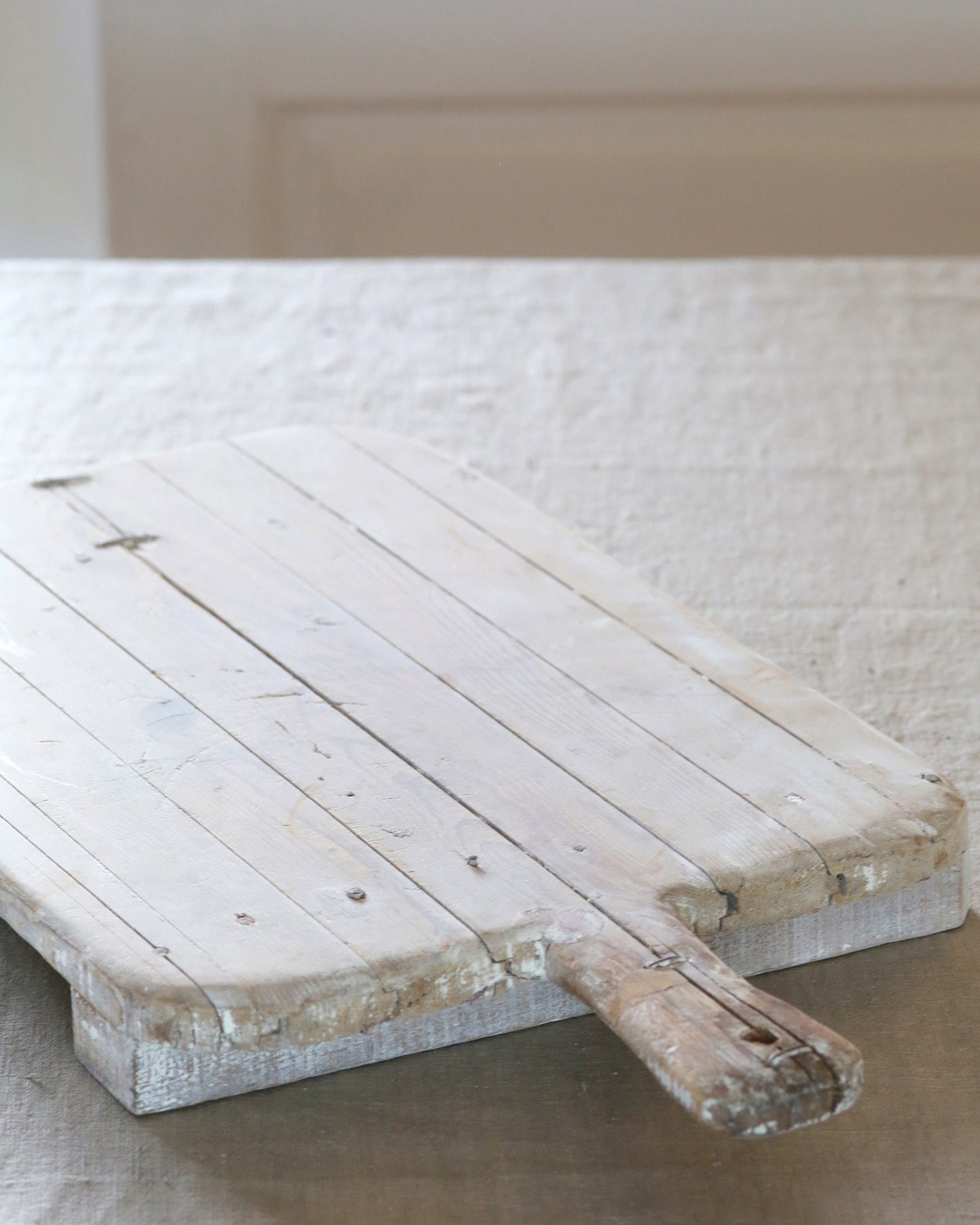 ARTA WHITEWASH WOODEN BOARD