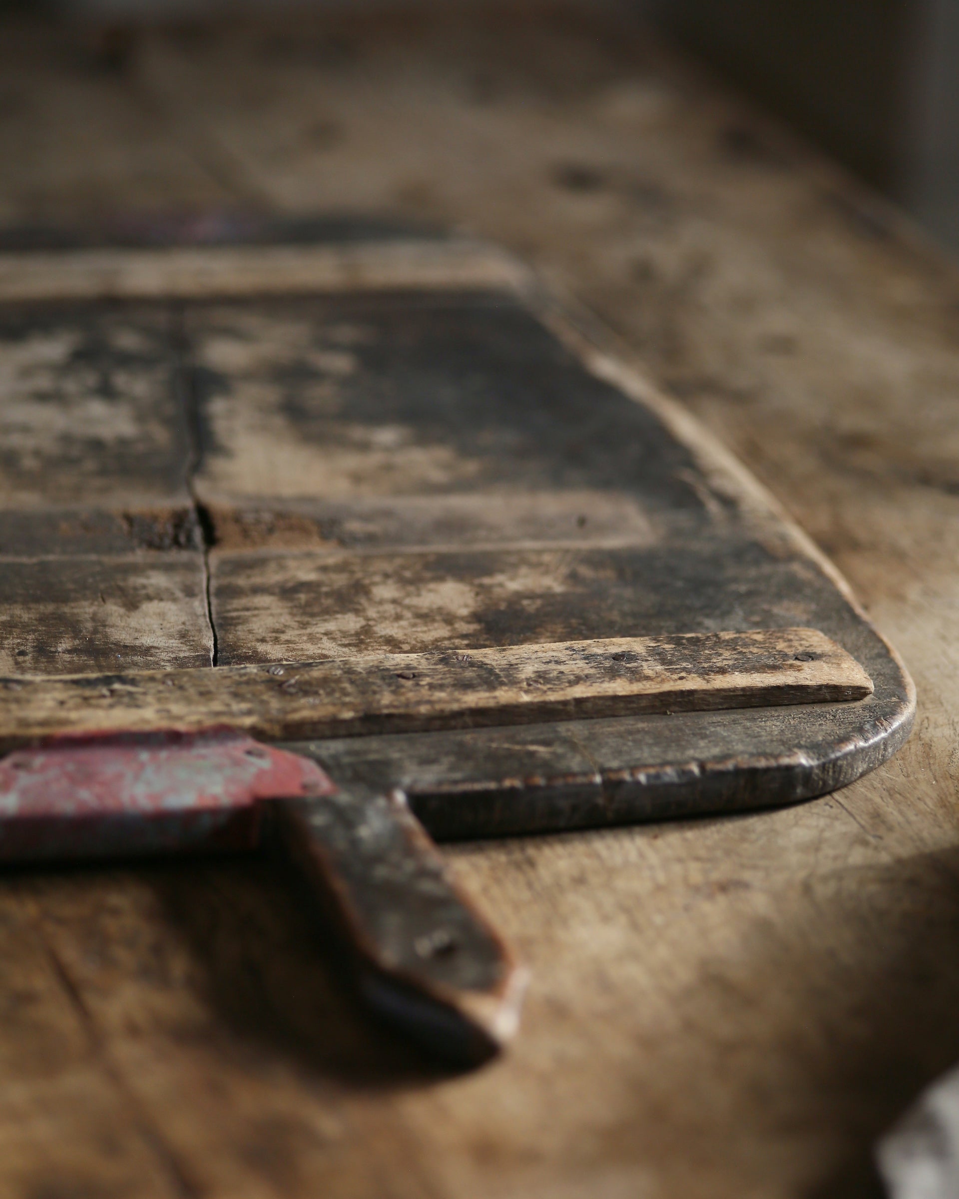 Braced wood detail on back on original vintage chopping board